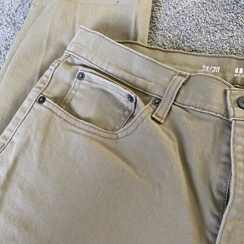 Slim khaki colored jeans